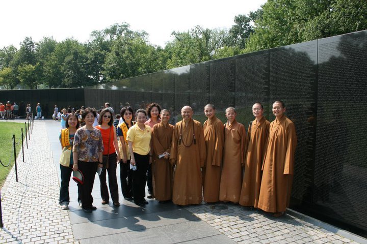 vietnammemorial08.jpg